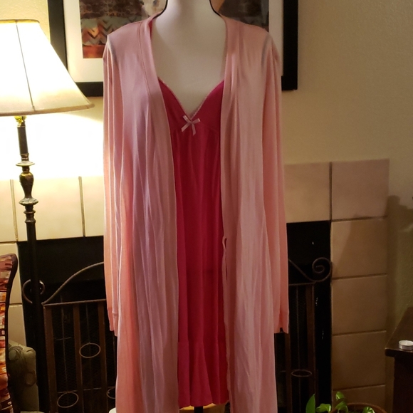 Two piece nightgown and robe set - Picture 6 of 8